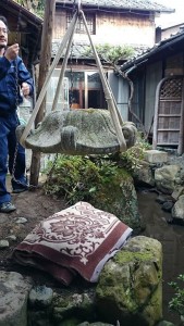 灯籠の据え直し