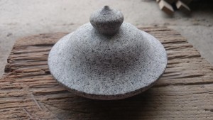 墓用傘付きローソク立ての小タタキ仕上げ