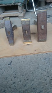 墓用傘付きローソク立ての小タタキ仕上げ