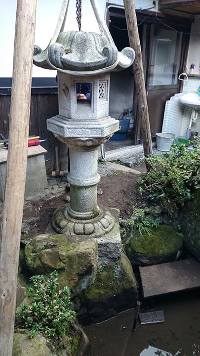 灯籠の据え直し