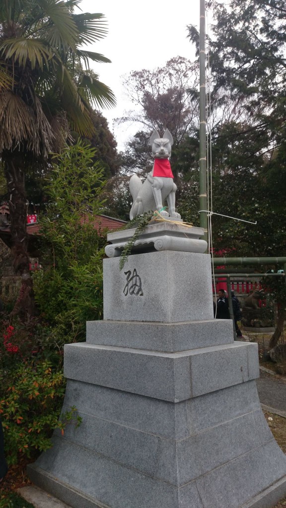 京都伏見稲荷で懐かしの狐石彫刻3