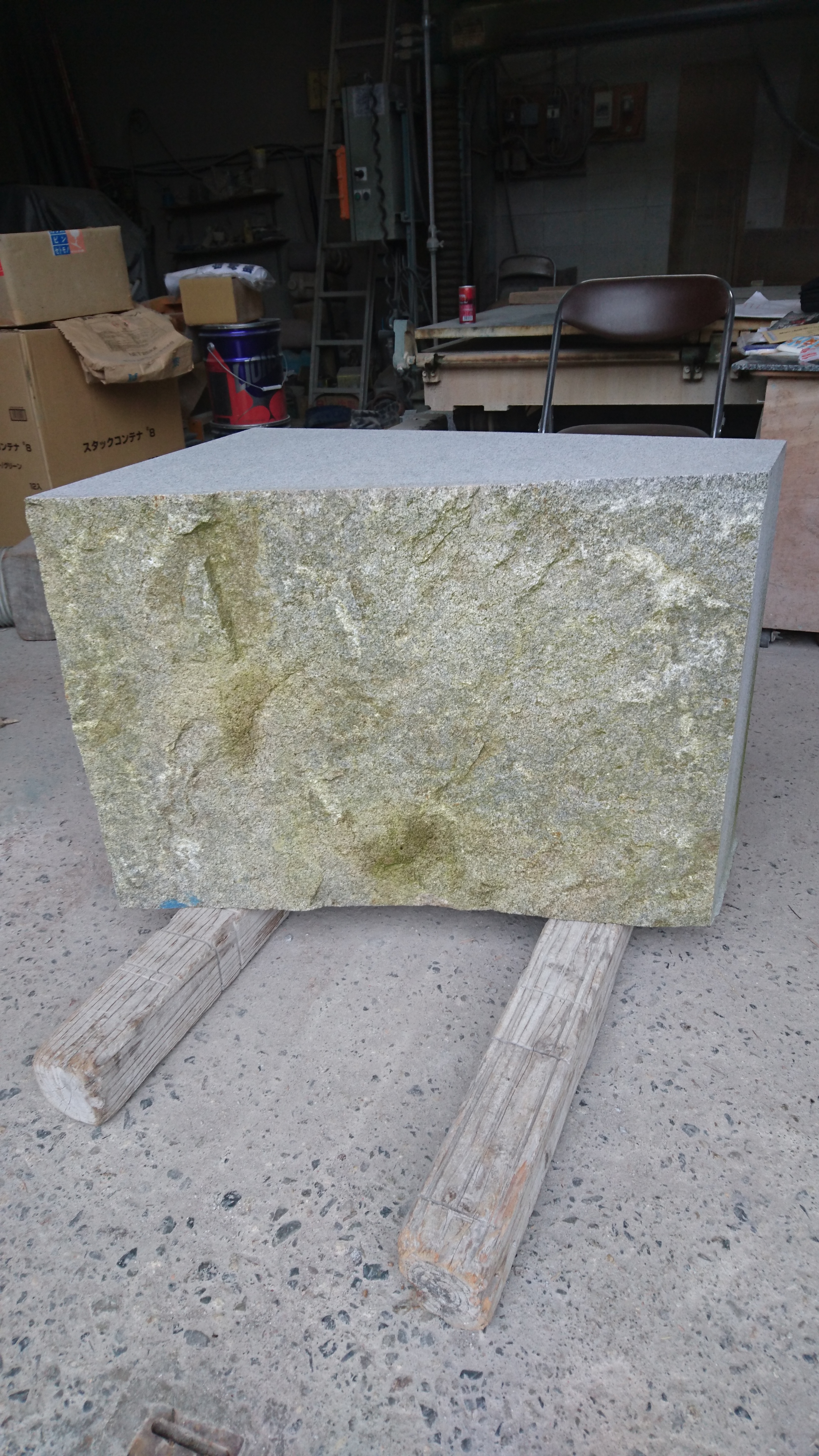 「庵治石で狐作りました【1】！！どこかは言えませんが！！」