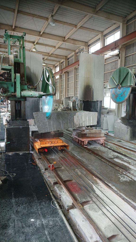 「修業大師（弘法大師）立像、滋賀県石材組合重鎮からの依頼！！  荒切り編！」