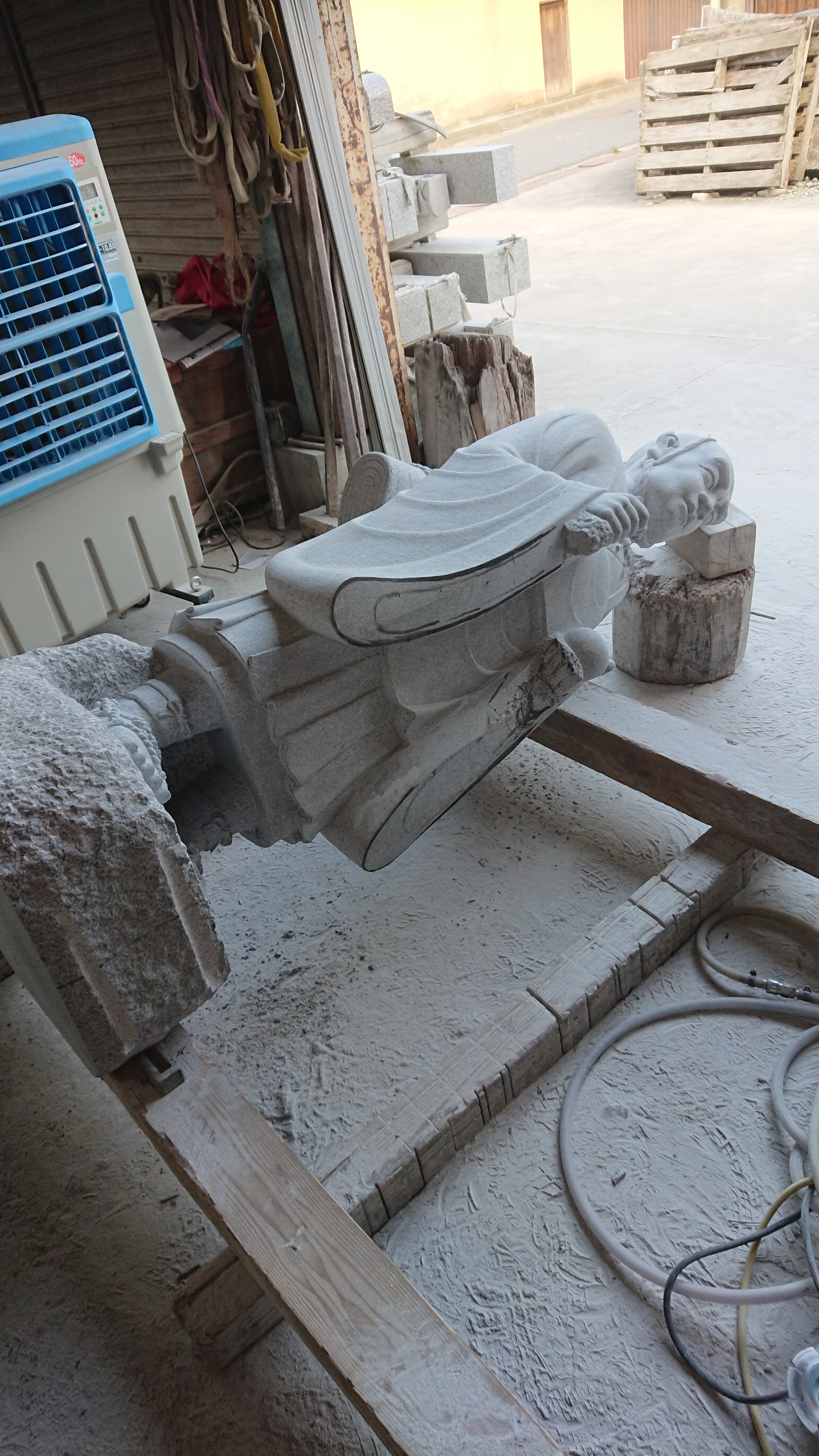 「修業大師（弘法大師）立像、滋賀県石材組合重鎮からの依頼！！  仕上げ編！」