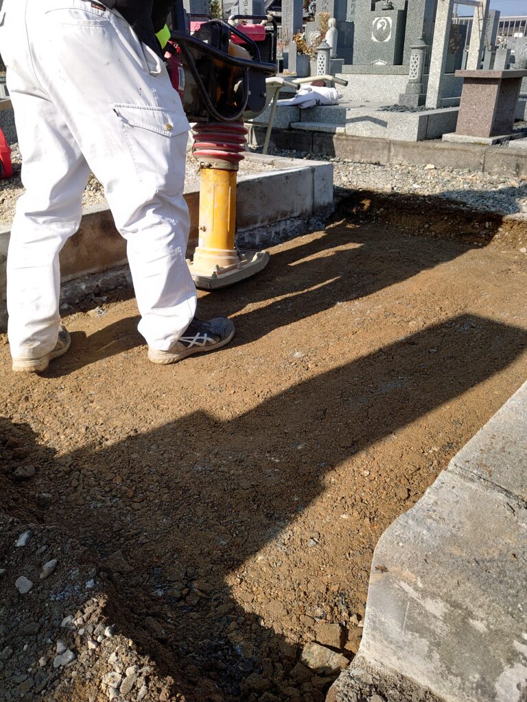 「またまたバリアフリー型巻石でお墓建て!!　基礎巻石編　近江八幡市　安土町　浄厳院　東霊園」