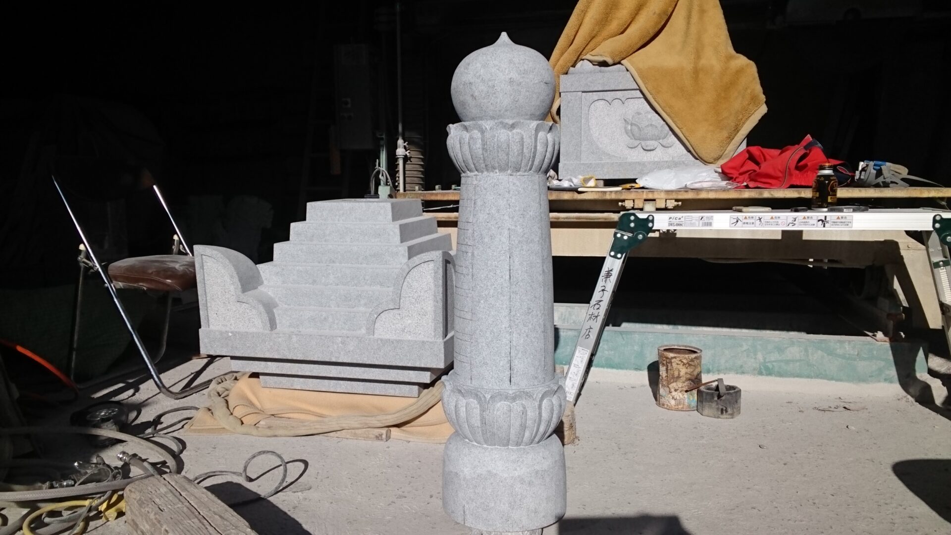 「宝篋印塔・相輪加工　!!　　滋賀県石材組合連合会40周年記念　33　」