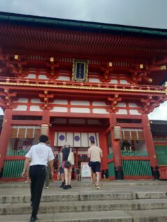 「月参り、伏見稲荷　三の峰岡本店さんへ！」