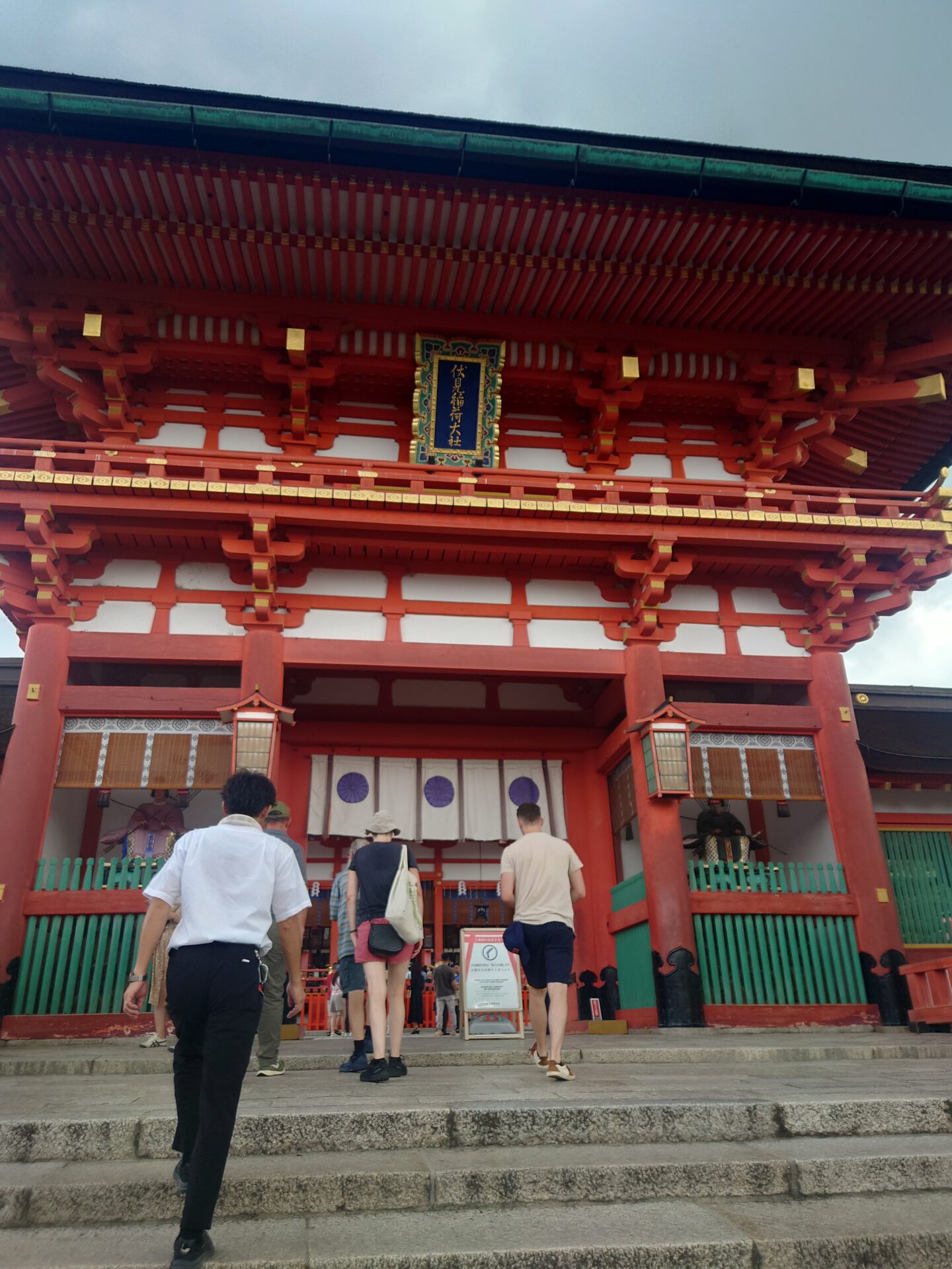 「月参り、伏見稲荷　三の峰岡本店さんへ！」