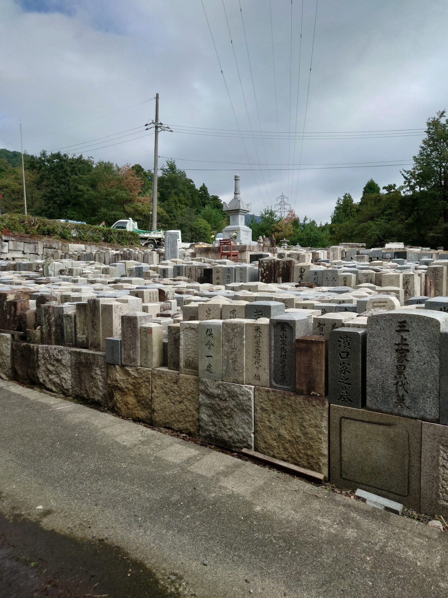 「滋賀県の組合の無縁塚清掃・法要に行って来ました！」