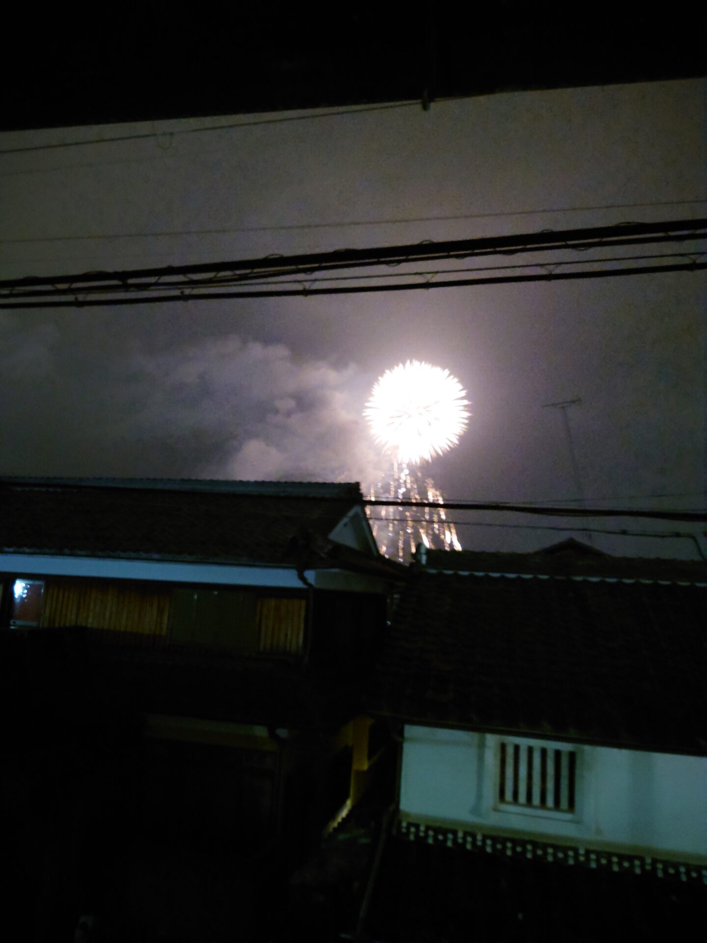 「この時期なのに花火が上がった！」