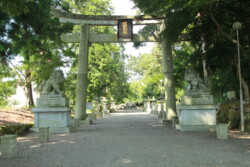 氏子の還暦奉納で作らせてもらいました。
わしの27歳の時の作です。
大きいのでひっくり返すのも大変でした。
原石から買ってうちの工場で粗切りから仕上げまで全部やりました。
大きさ(狛犬だけ)
4尺5寸
平成5年建之
石種
額田中目石 愛知県岡崎市 狛犬 近江八幡市安土町常楽寺 沙沙貴神社 表参道